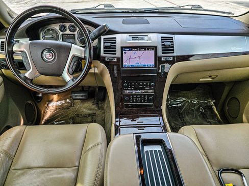 Used 2014 Cadillac Escalade Luxury AWD/4WD image 35