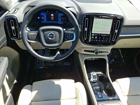 Certified 2024 Volvo XC40 B5 Plus w/ Protection Package Premier AWD/4WD image 12