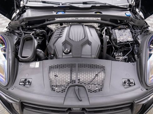 Certified 2026 Porsche Macan AWD/4WD image 27