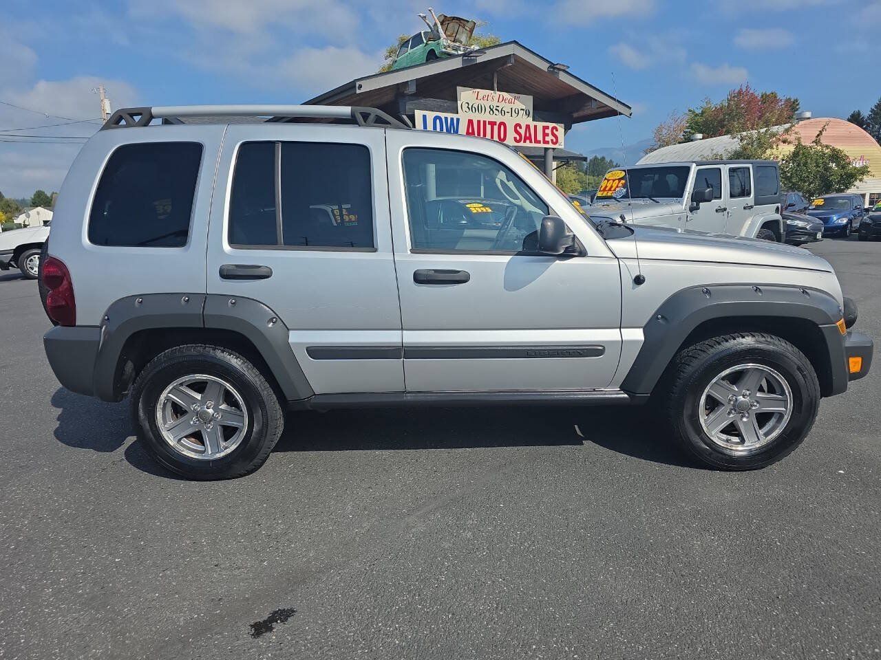 Used 2006 Jeep Liberty Renegade AWD/4WD image 2