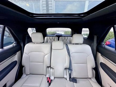 Used 2019 Ford Explorer XLT w/ Equipment Group 202A image 21