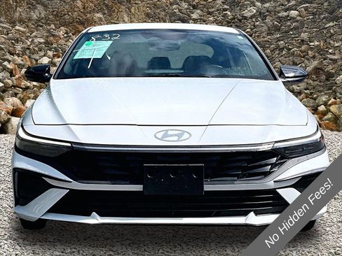 Used 2025 Hyundai Elantra Sport FWD image 3
