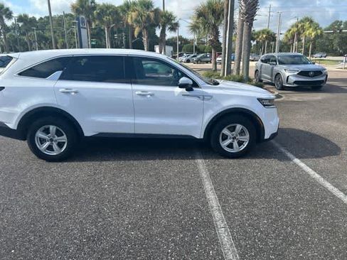 Used 2023 Kia Sorento LX FWD image 9