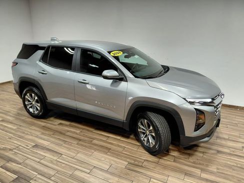 Used 2026 Chevrolet Equinox LT AWD/4WD image 9