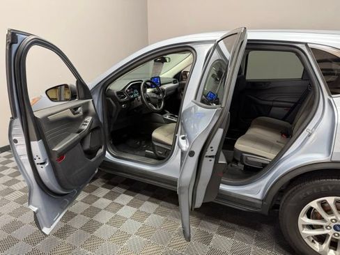 Used 2022 Ford Escape SE w/ Convenience Package FWD image 13