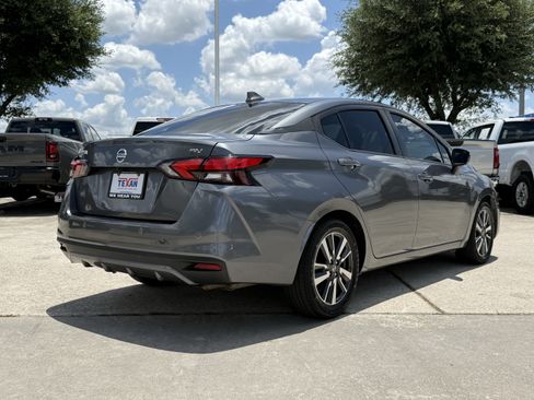 Used 2021 Nissan Versa SV FWD image 5