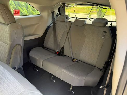 Used 2021 Toyota Sienna LE FWD image 8