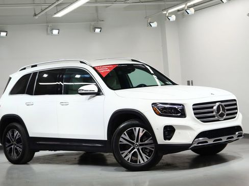 Certified 2025 Mercedes-Benz GLB 250 4MATIC image 2
