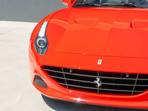 Used 2017 Ferrari California T RWD image 27