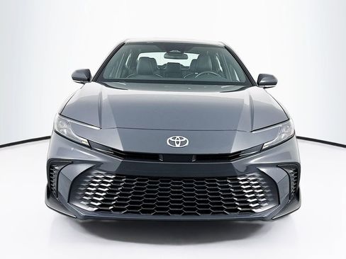 Used 2025 Toyota Camry SE image 2