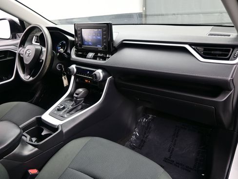 Used 2021 Toyota RAV4 LE AWD/4WD image 14