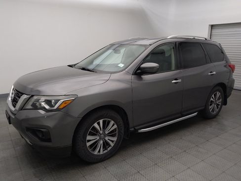 Used 2019 Nissan Pathfinder SV FWD image 2