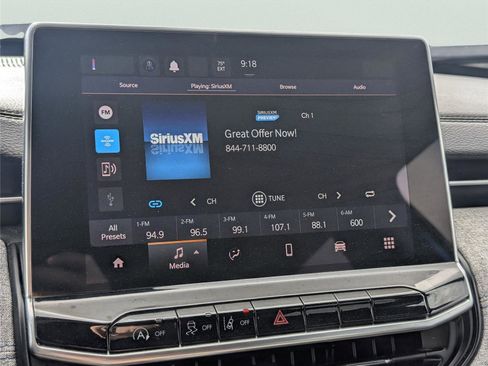 Used 2024 Jeep Compass Latitude image 14