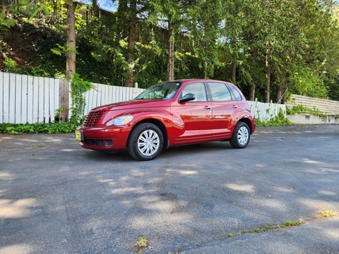 Used 2009 Chrysler PT Cruiser FWD image 16