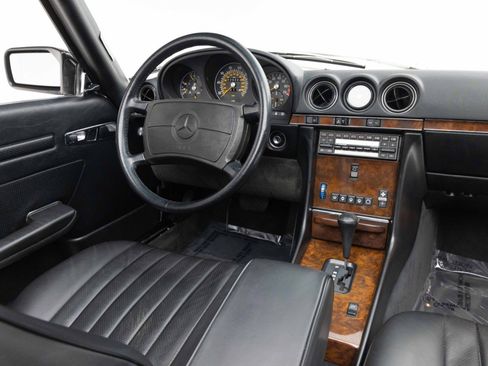Used 1987 Mercedes-Benz 560 SL image 10