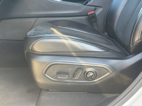 Used 2023 Jeep Grand Cherokee Altitude RWD image 13