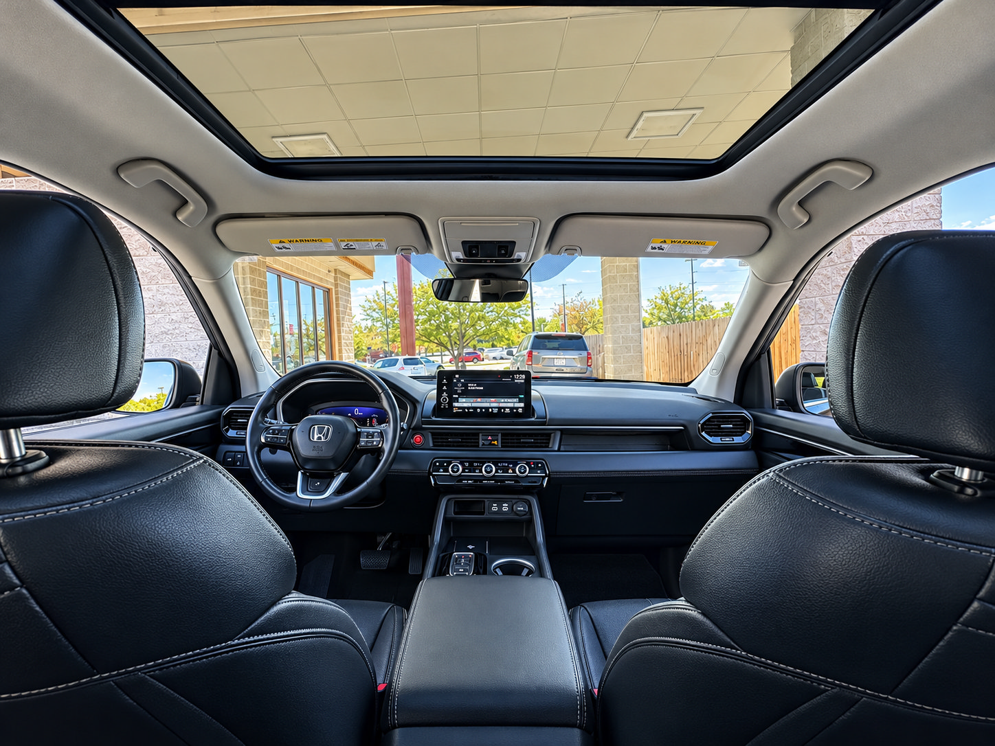 Used 2023 Honda Pilot Elite image 2