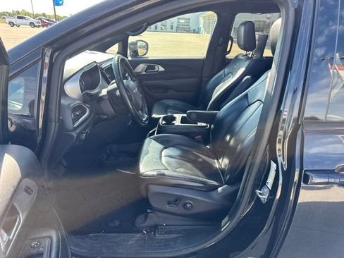 Used 2020 Chrysler Pacifica Touring-L Plus w/ S Appearance Package FWD image 18