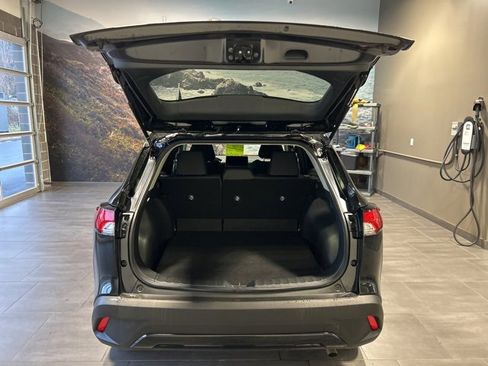 Used 2024 Toyota Corolla Cross LE image 28