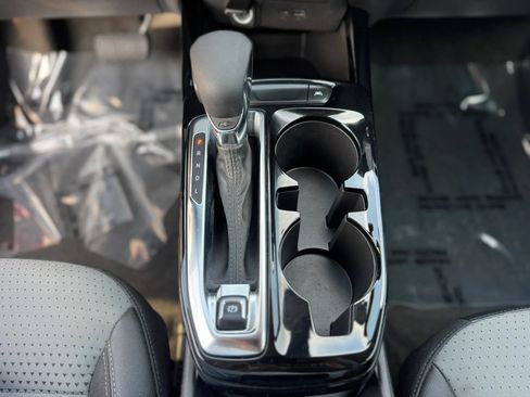 Used 2025 Chevrolet Trax LT FWD image 19