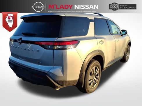New 2025 Nissan Pathfinder SV image 7