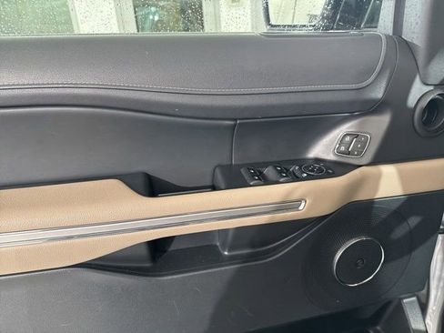 Used 2024 Ford Expedition Limited image 22