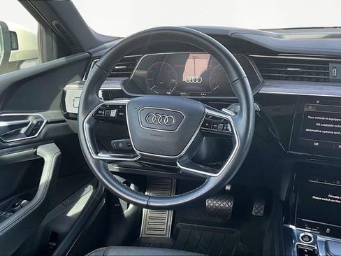 Used 2022 Audi e-tron Premium Plus w/ Premium Plus Package image 5