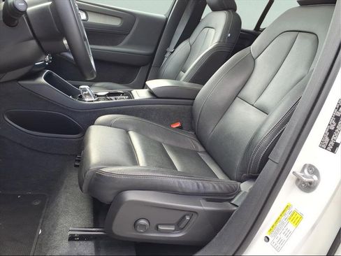 Used 2024 Volvo XC40 B5 Plus w/ Climate Package image 13