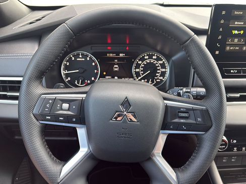 New 2026 Mitsubishi Outlander LE FWD image 15