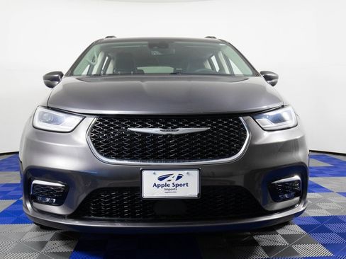 Used 2022 Chrysler Pacifica Touring-L image 2