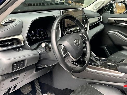 Used 2023 Toyota Highlander Limited image 10