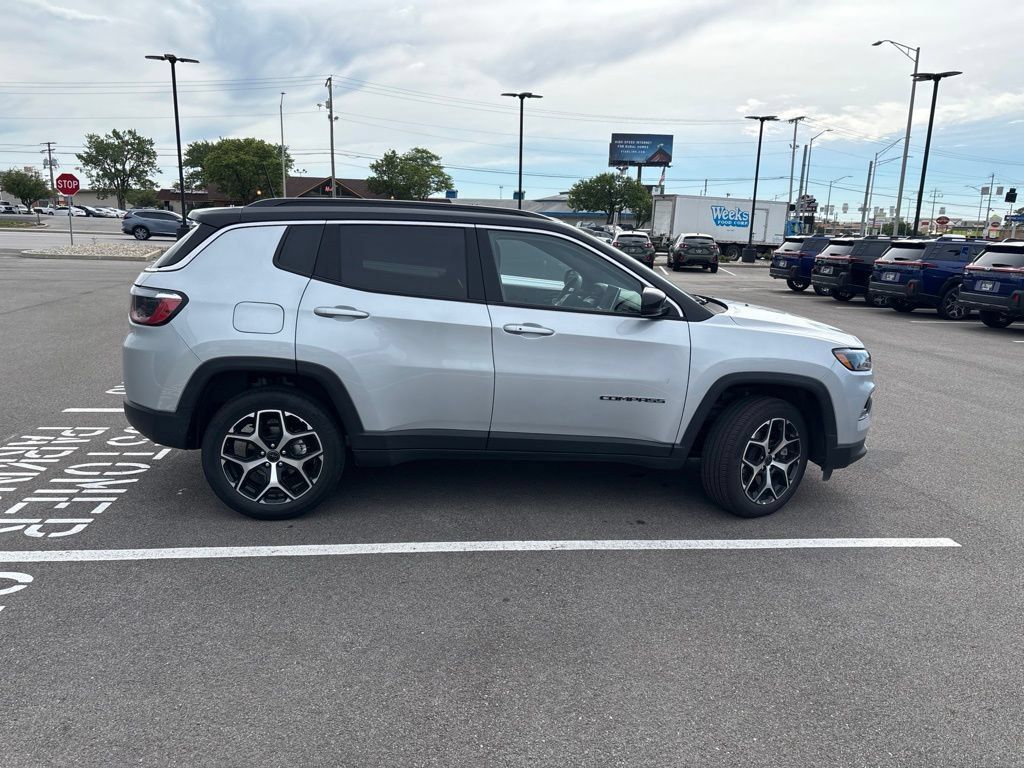 Used 2025 Jeep Compass Limited AWD/4WD image 11