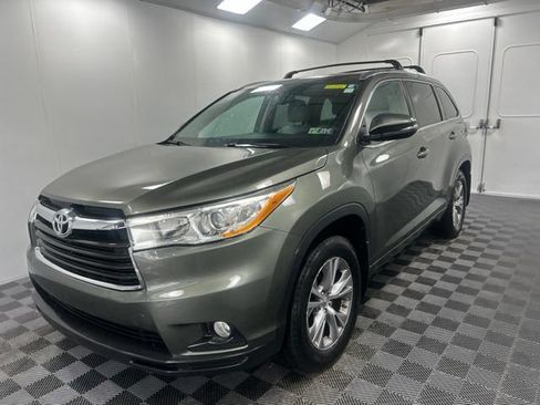 Used 2014 Toyota Highlander XLE AWD/4WD image 3