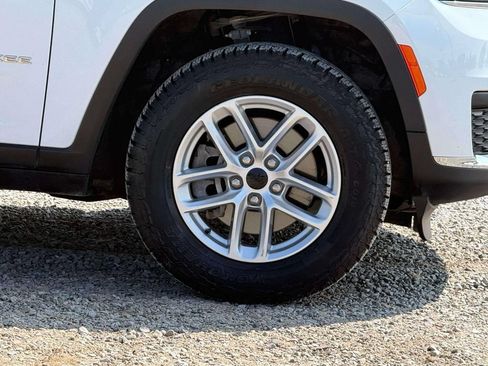 Used 2023 Jeep Grand Cherokee L Laredo w/ Luxury Tech Group I AWD/4WD image 9