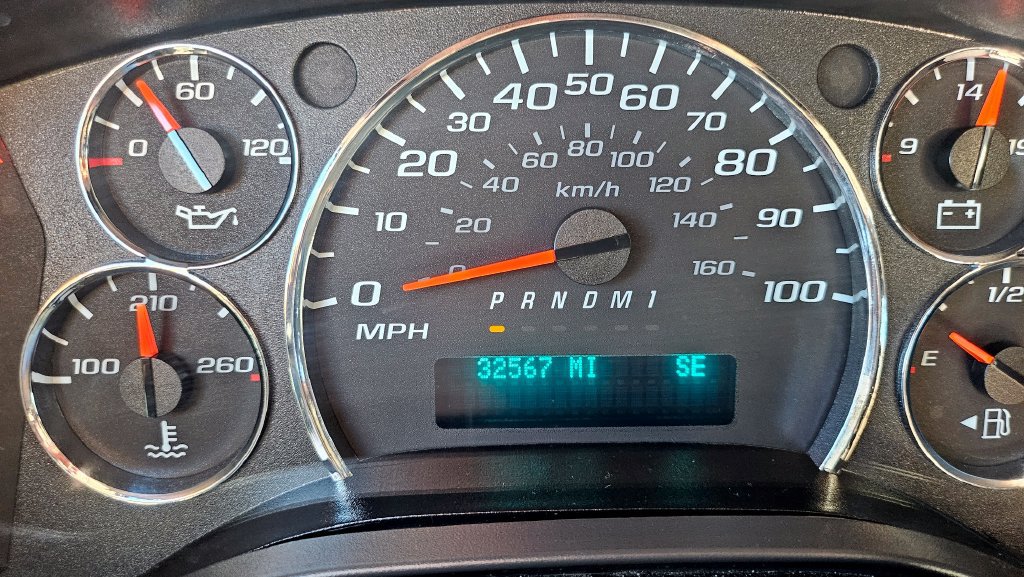 Used 2025 Chevrolet Express 3500 LT w/ LT Preferred Equipment Group RWD image 29