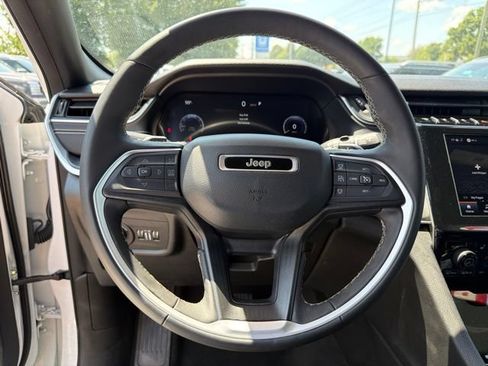 Used 2024 Jeep Grand Cherokee Altitude AWD/4WD image 14