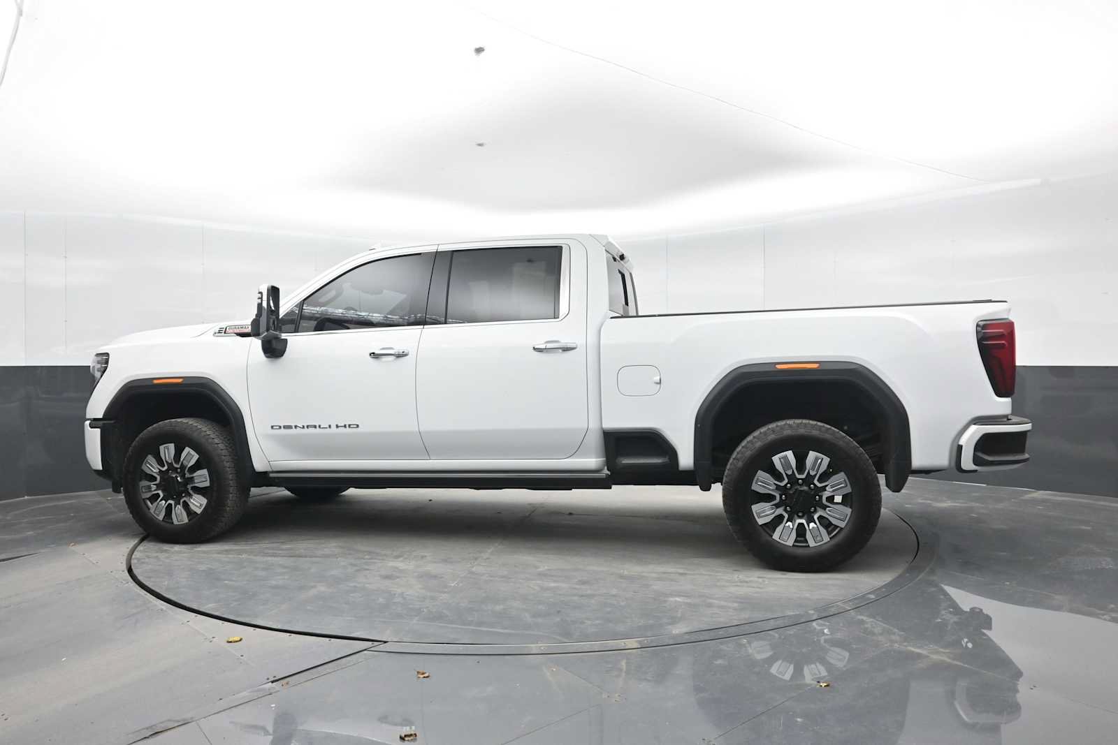Used 2024 GMC Sierra 2500 Denali w/ Denali Reserve Package AWD/4WD image 2