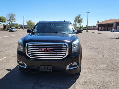 Used 2019 GMC Yukon XL SLT w/ Premium Edition image 3