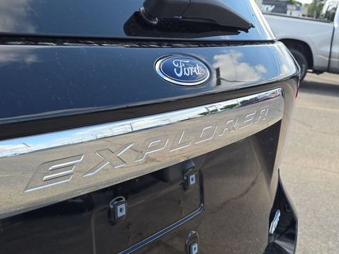 Used 2023 Ford Explorer XLT w/ Equipment Group 202A AWD/4WD image 36