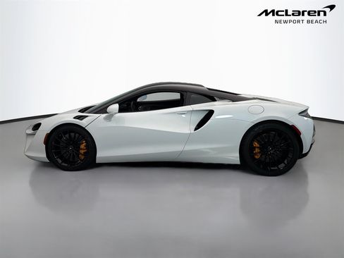 Used 2025 McLaren Artura RWD image 21