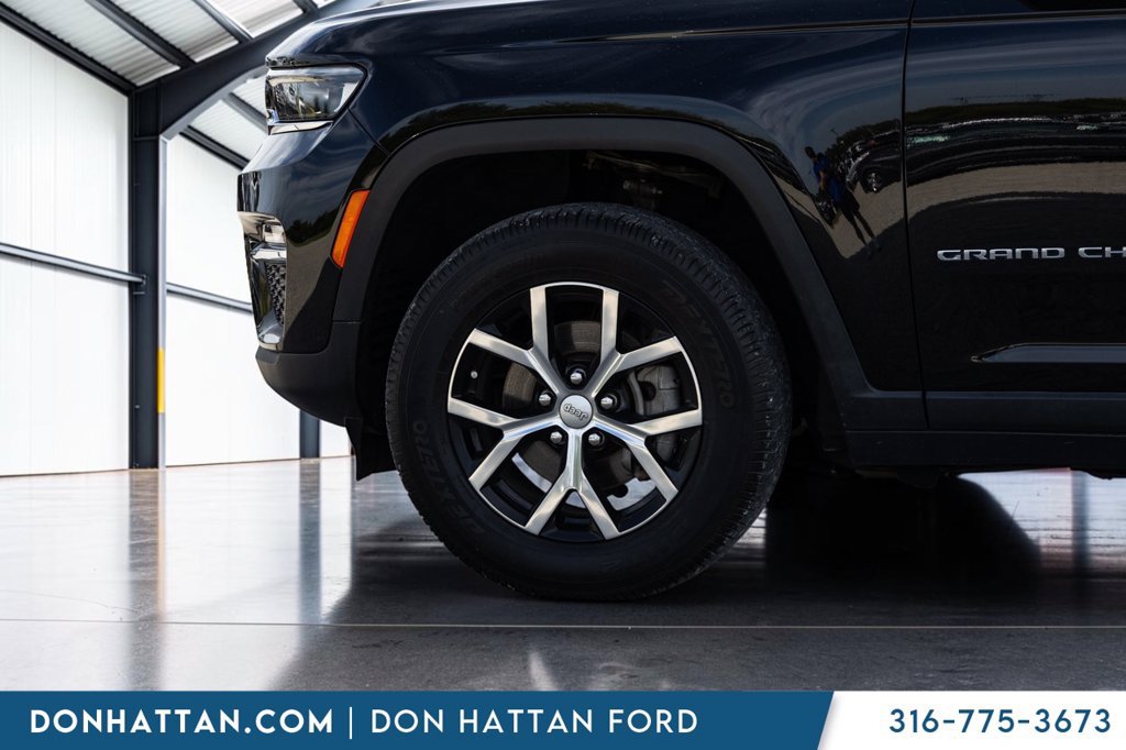 Used 2023 Jeep Grand Cherokee Limited w/ Trailer Tow Prep Group (B) AWD/4WD image 31