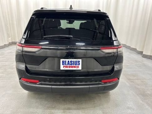 Used 2023 Jeep Grand Cherokee Altitude AWD/4WD image 32