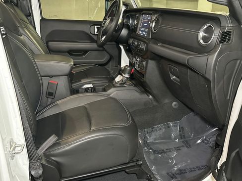 Used 2022 Jeep Wrangler Unlimited Sahara w/ Cold Weather Group image 11
