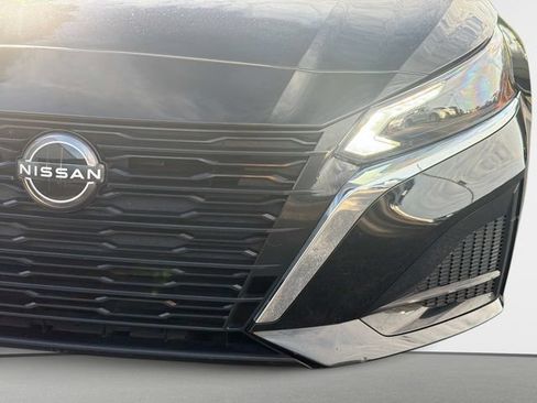 Used 2024 Nissan Altima 2.5 SV FWD image 9