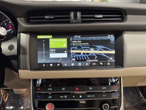 Used 2020 Jaguar XF Premium image 24