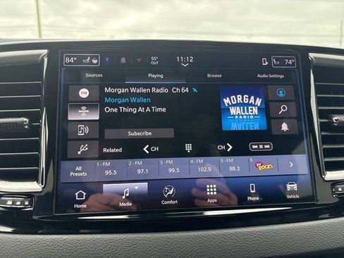 Used 2025 Chrysler Pacifica Select FWD image 12