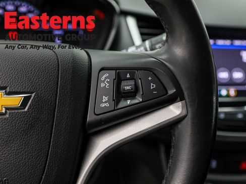 Used 2020 Chevrolet Trax LT w/ LT Convenience Package image 16