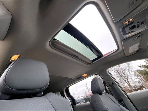 Used 2022 Toyota Sienna XLE image 22