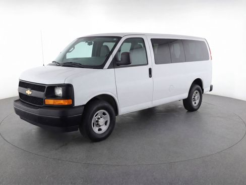 Used 2025 Chevrolet Express 3500 LT w/ LT Preferred Equipment Group RWD image 3