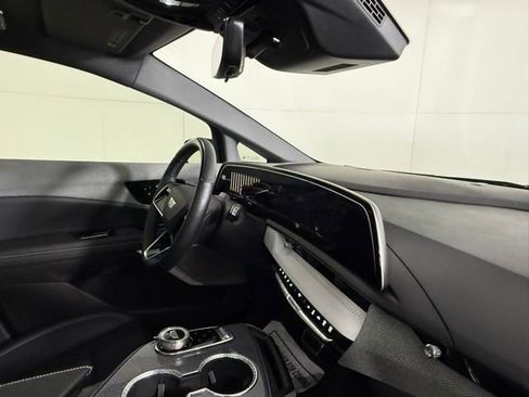 Used 2025 Cadillac Optiq Luxury 1 image 32